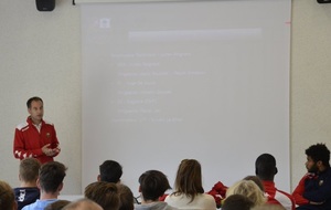 Réunion interne de l'équipe senior