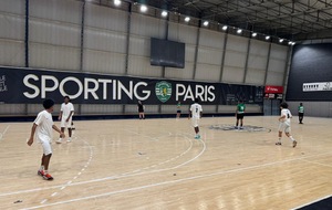 Match amical à Paris contre Sporting de Paris